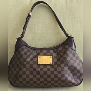 Louis Vuitton Thames GM Shoulder Bag